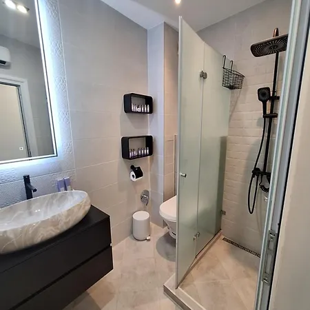 Apartment Cloud 6 -top Center,360° View,free Private Parking